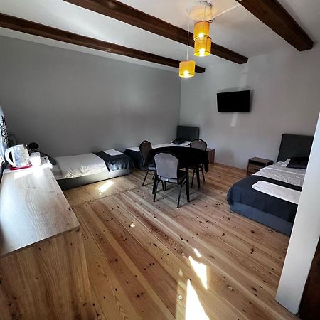 Gosciniec Folkier Vandrarhem Zgierz Exteriör bild