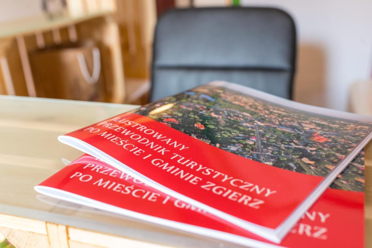 Gosciniec Folkier Vandrarhem Zgierz Exteriör bild